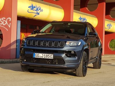 Praxistest Jeep Compass 4xe PHEV: Stadt-Abenteurer mit Offroad-Flair