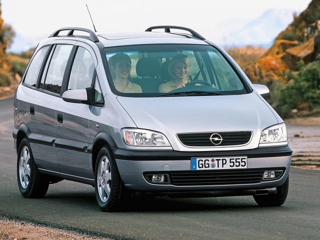 Im Rückspiegel: In 15 Sekunden vom Sieben- zum Zweisitzer - Bild 1