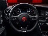 Alfa Romeo bringt Luna Rossa vom Wasser auf die Straße - Bild 31