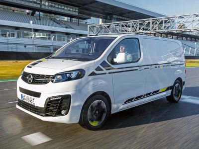 Foliensets peppen Opel Vivaro und Zafira-e auf