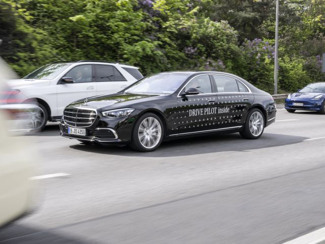 Mercedes-Benz Drive Pilot: Billiger als der eigene Chauffeur  - Bild 1