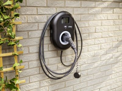 Eon bietet seine Wallbox im Fachmarkt an