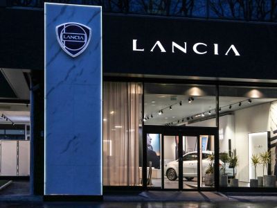 Lancia zeigt sich neu