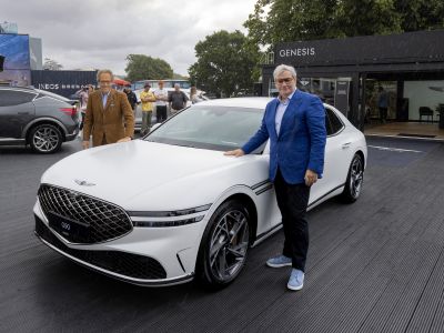 Der Genesis G90 massiert auch die Füße