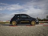 Schwarzer Abarth mit goldenem Skorpion - Bild 12