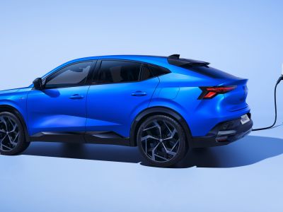 Renault Rafale E-Tech 4x4 300 on top