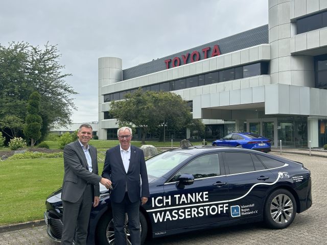 Toyota übergibt einen weiteren Mirai - Bild 1