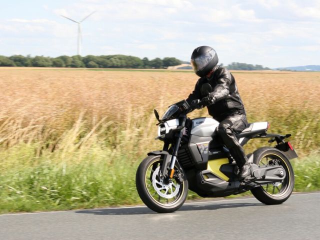 Elektrokrafträder holen leicht auf - Bild 1