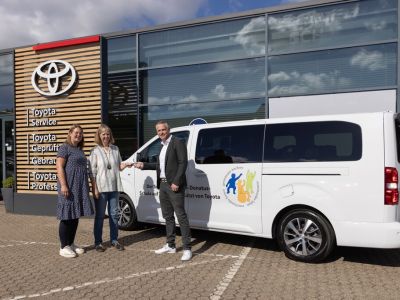 Toyota stiftet einen Proace Verso mit Rollstruhlrampe