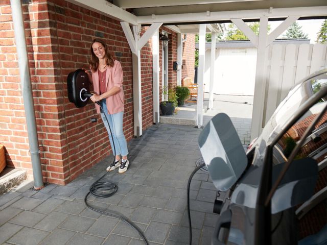 Eon-Umfrage: Jeder Dritte will mit E-Auto und Co. das Stromnetz entlasten - Bild 1