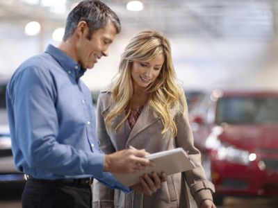 vilocar bietet E-Dienstwagen-Leasing als Mitarbeiter-Benefit