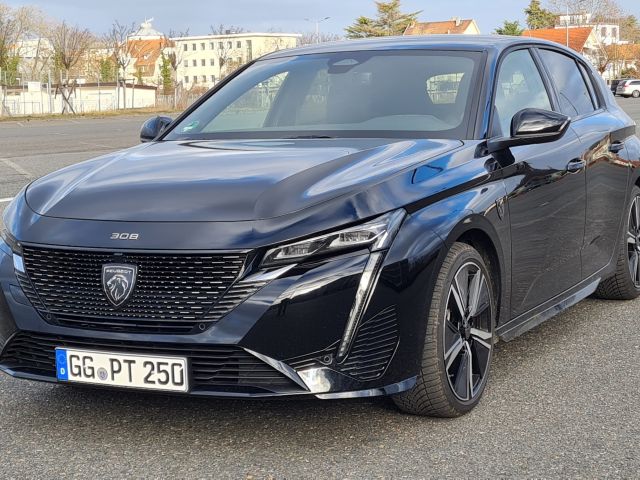 Fahrbericht Peugeot 308 Pure Tech 130: Sitzen will gelernt sein - Bild 1