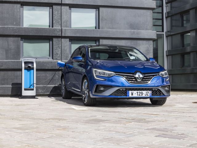 Praxistest Renault Megane E-Tech Plug-in 160: Entspanntes Cruisen - Bild 1