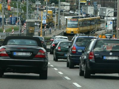 Drei von vier Deutschen nutzen täglich das Auto
