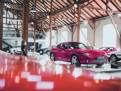 Mazda führt online durch 50 Jahre