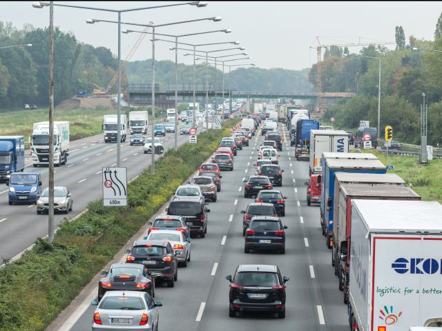 Stauprognose: Pfingsten und Ferien sorgen für volle Straßen - Bild 1