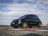 Schwarzer Abarth mit goldenem Skorpion - Bild 13