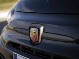 Schwarzer Abarth mit goldenem Skorpion - Bild 19