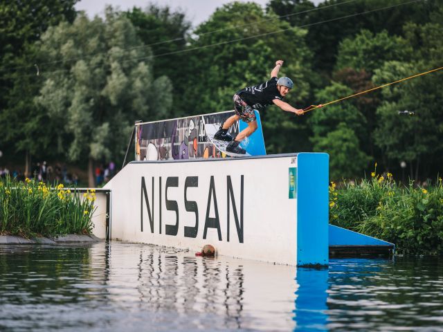 Nissan mischt sich unter die Wakeboarder - Bild 1