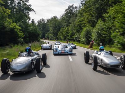 Motorisierte Zeitreise in die Fünfziger- bis Achtzigerjahre