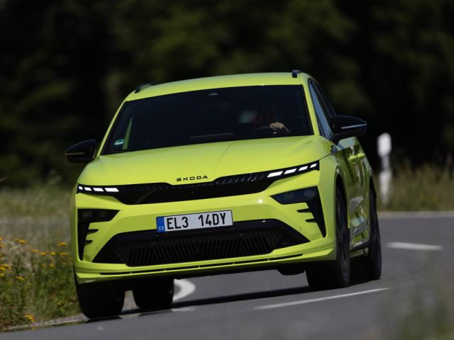 Fahrbericht Skoda Enyaq RS: Schneller geladen und günstiger zu haben - Bild 1