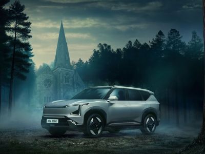 Kia EV 5 goes „Knives Out“