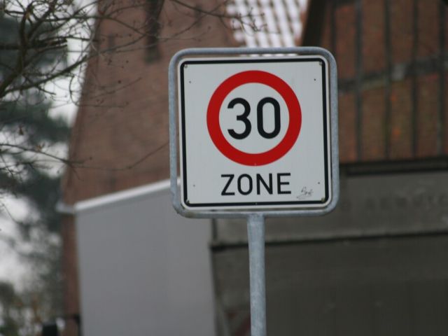 Der AvD ist für Augenmaß statt pauschaler Tempolimits - Bild 1