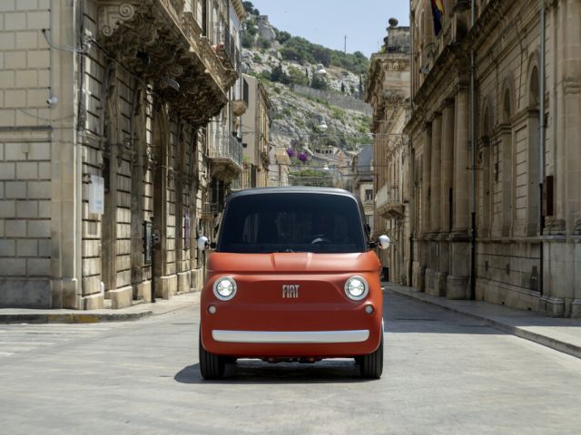 Der Fiat Topolino fährt jetzt auch im kräftigeren Corallo - Bild 1