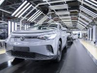 Deutscher Automarkt im Umbruch: Produktion schwächelt, Elektroautos legen zu