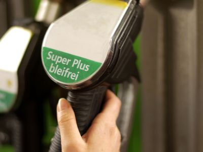 Dieselpreis auf Rekordniveau, Benzin knapp darunter