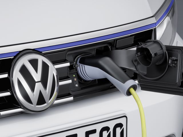 VW ruft mehr als 40.000 Plug-in-Hybrid-Fahrzeuge zurück - Bild 1