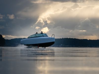 Polestar liefert seine Batterien an einen Bootsbauer