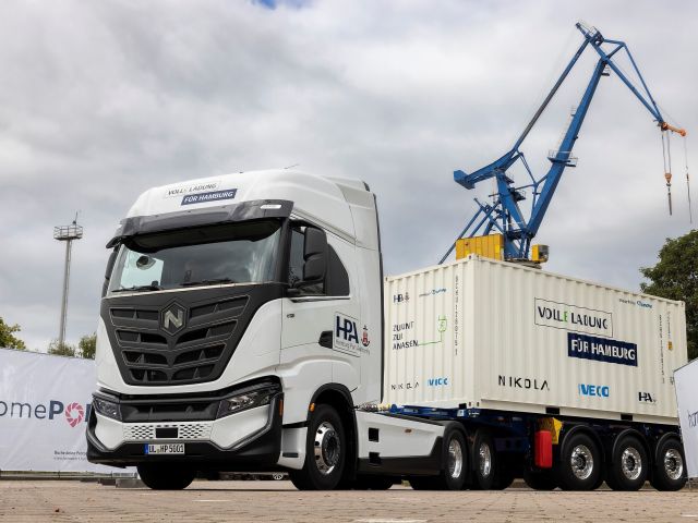 Der Nikola Tre BEV geht in Hamburg in den Testbetrieb - Bild 1