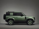 Land Rover taucht den Defender in Grasmere Green - Bild 2