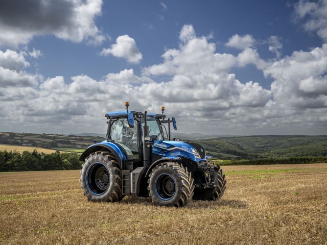 Weltweit erster Flüssiggas-Traktor - Bild 1