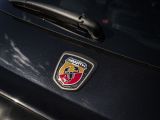 Schwarzer Abarth mit goldenem Skorpion - Bild 21