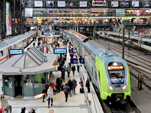 Zwei Drittel der Deutschen sehen Verkehrsnetz als Wachstumsbremse - Bild 1