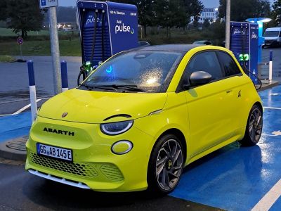 VDA fordert mehr Preistransparenz an Ladesäulen