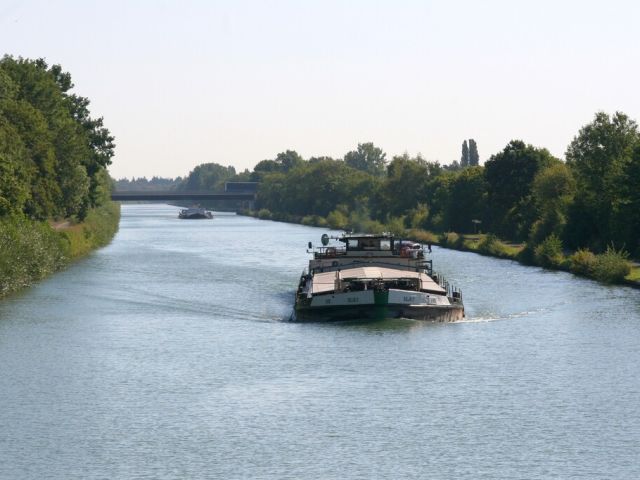 Binnenschifffahrt befördert weniger Güter - Bild 1