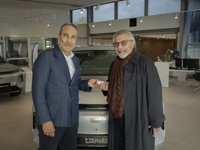 Erster Geely offiziell an einen Kunden übergeben - Bild 1