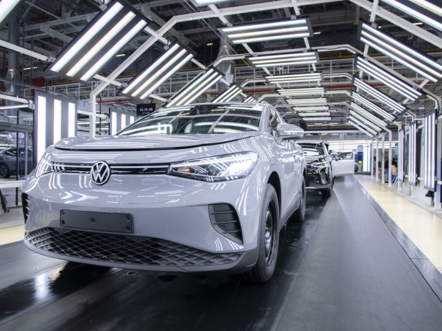 Deutscher Automarkt im Umbruch: Produktion schwächelt, Elektroautos legen zu - Bild 1