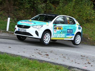 Opel Corsa-e Rally auf Stippvisite in Nachbarländern