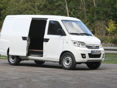 Vorschau: Feste Größen, Nischen und Abschiede