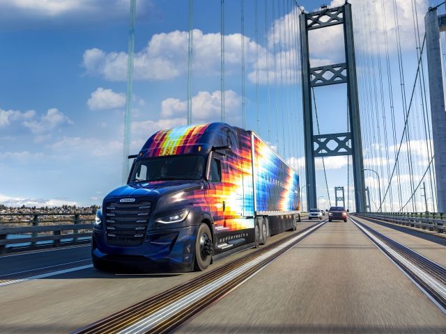 Daimler feilt am Freightliner - Bild 1