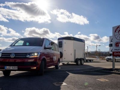 Anhänger fahren: Mit Gelassenheit zum Ziel