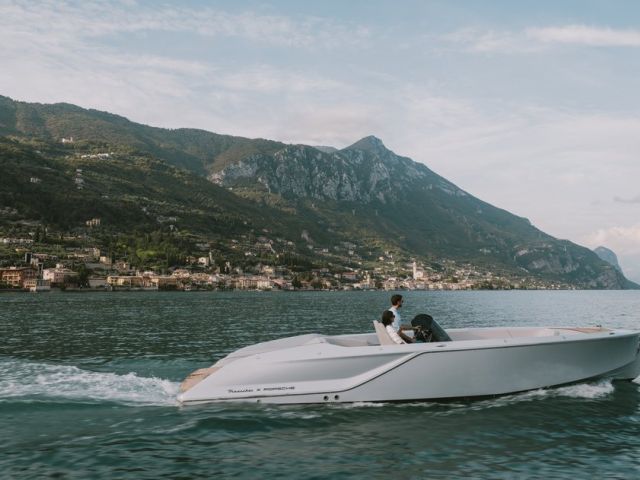 Ein Porsche auf dem Wasser - Bild 1