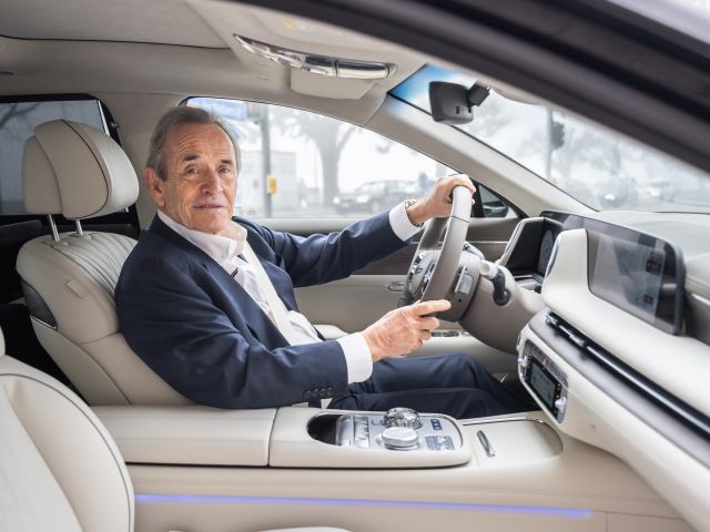 Genesis holt Jacky Ickx - Bild 1