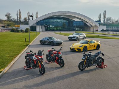 Fahrübungen mit Ducati und Porsche