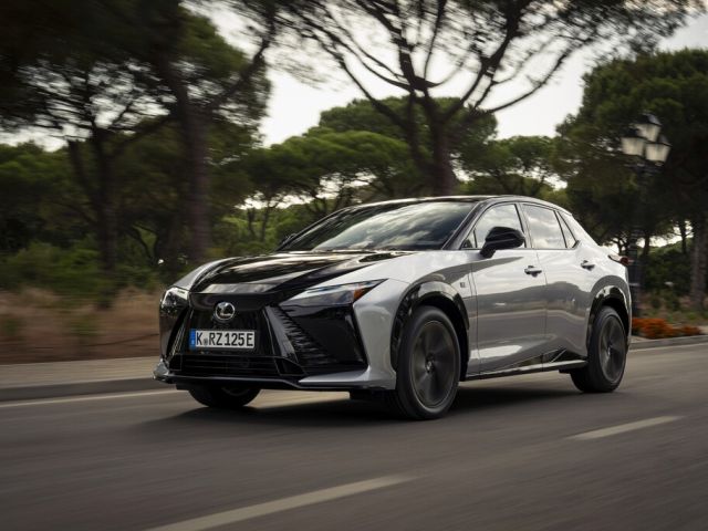 Lexus entwickelt den RZ weiter - Bild 1