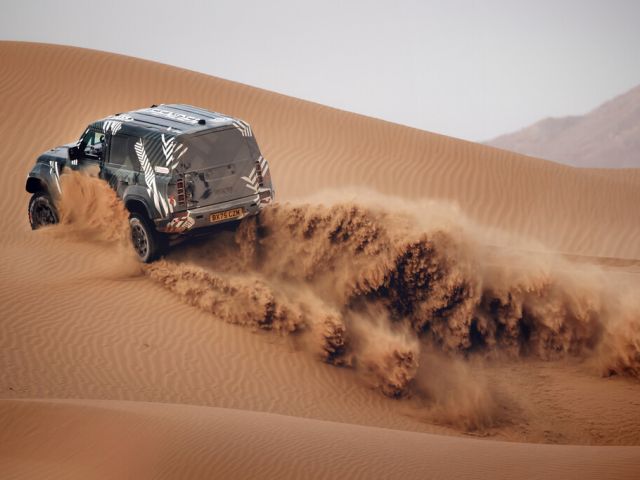 Härtetest für den Defender Dakar D7X-R - Bild 1